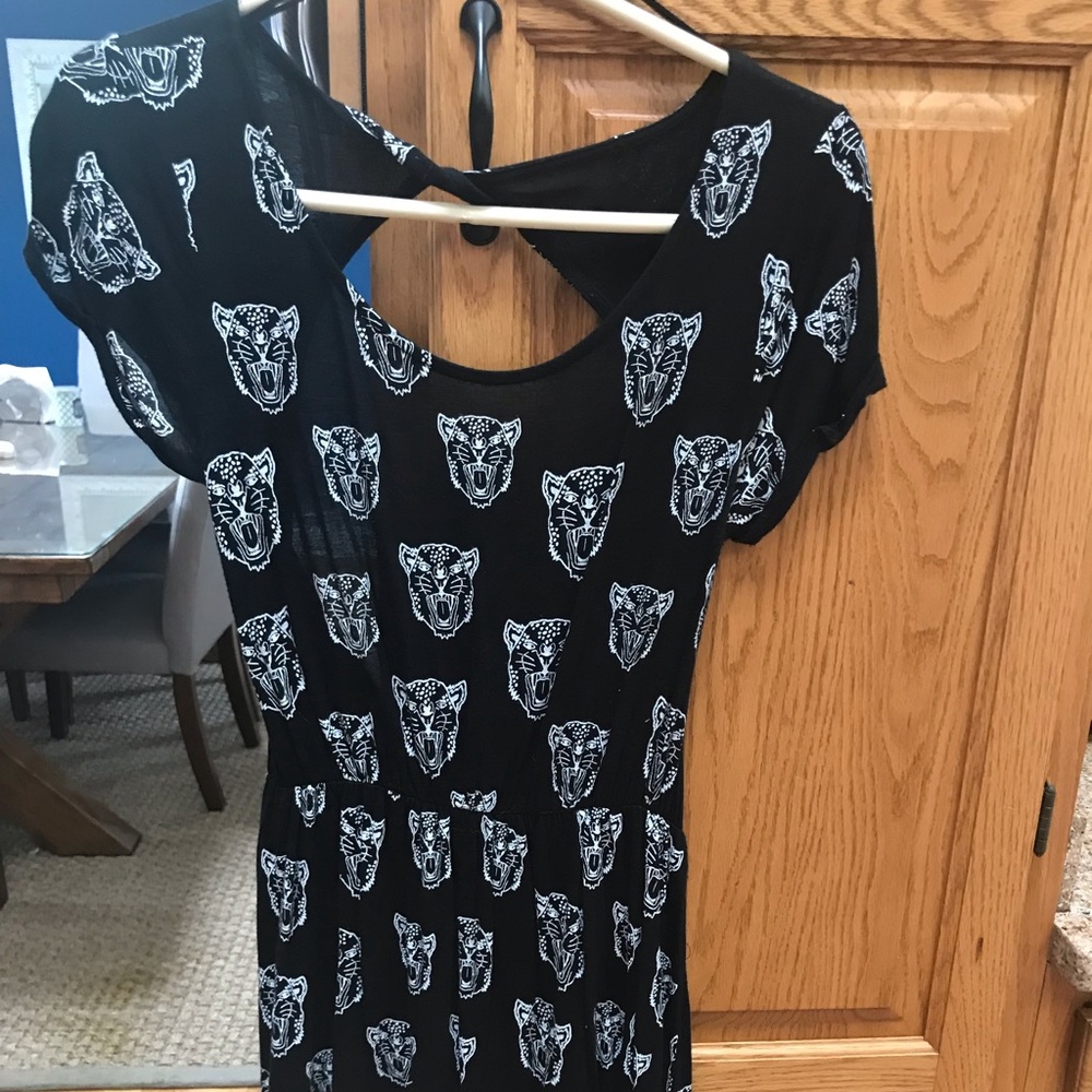 Tiger patterned mini-dress w keyhole back
